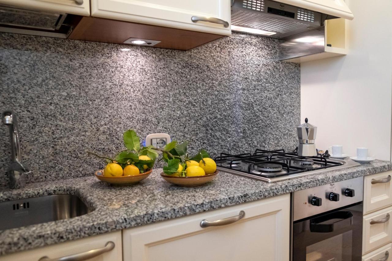 Noliday Suite Riviera Luxury Sea Flat Экстерьер фото